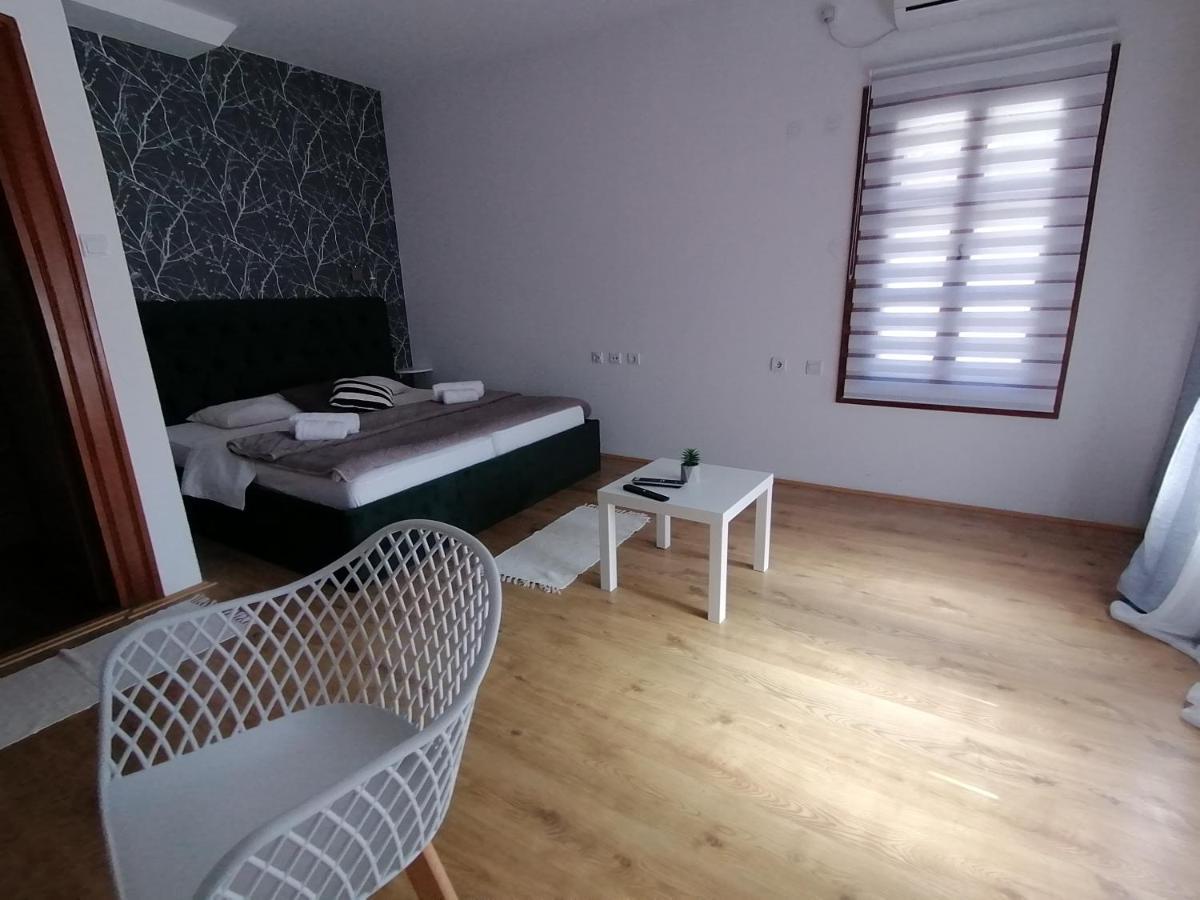 Mon Accommodation Free Parking Nis Luaran gambar